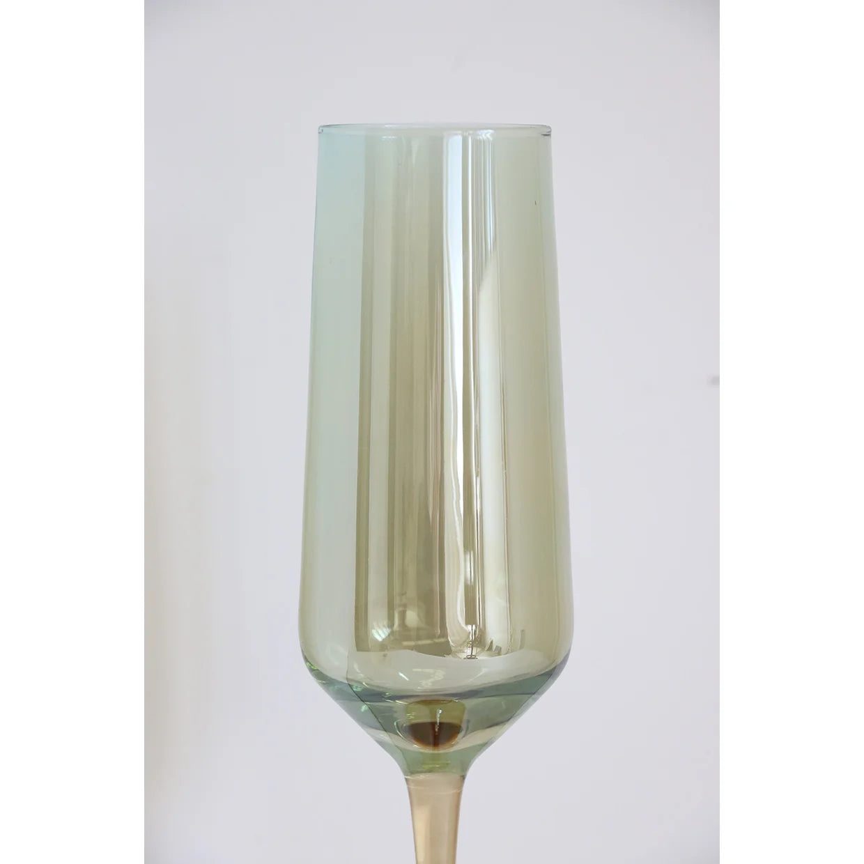 Capri_Champagne_Glass-Close.webp