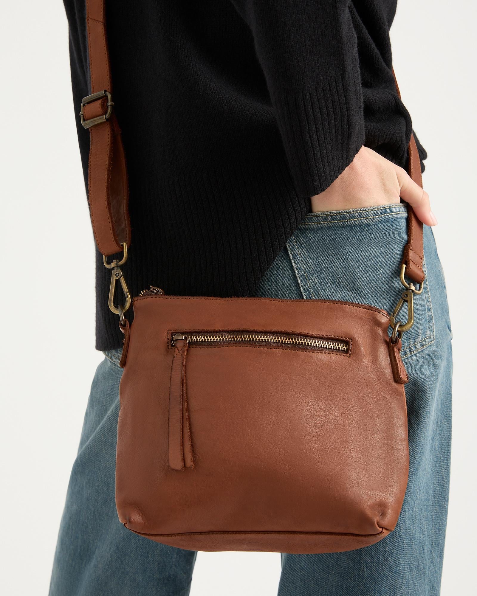 JuJu & Co Large Essential Pouch in Cognac